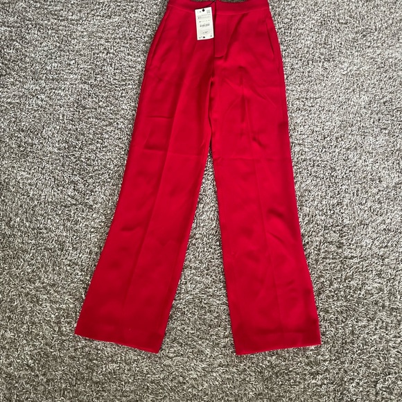 Zara Red Trousers Structured for Bold Style - Picture 2 of 2